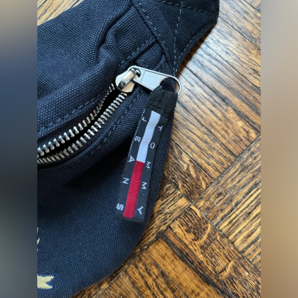 Tommy Jeans Crest Collection 6.0 Navy Bum Bag - Picture 7 of 16